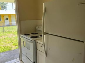 151 NW 164th St, Miami FL 33169