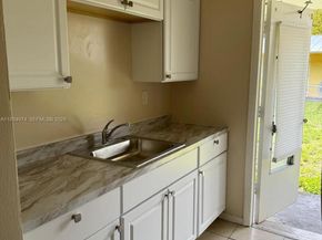 151 NW 164th St, Miami FL 33169