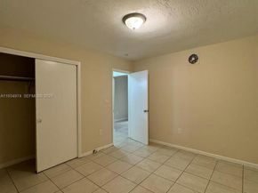 151 NW 164th St, Miami FL 33169