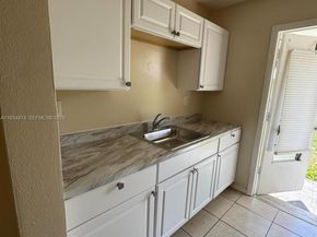 151 NW 164th St, Miami FL 33169