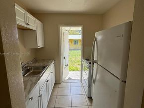 151 NW 164th St, Miami FL 33169