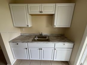 151 NW 164th St, Miami FL 33169