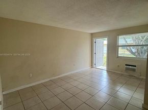 151 NW 164th St, Miami FL 33169