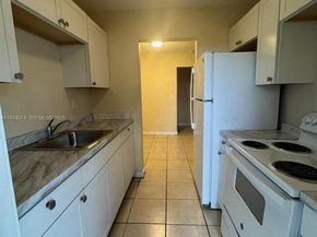 151 NW 164th St, Miami FL 33169