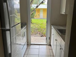 151 NW 164th St, Miami FL 33169