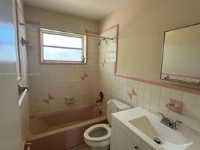 151 NW 164th St, Miami FL 33169