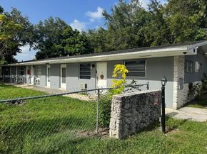 151 NW 164th St, Miami FL 33169