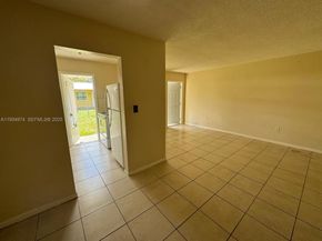 151 NW 164th St, Miami FL 33169