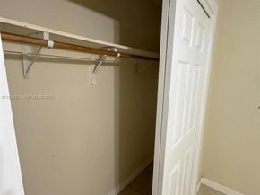 151 NW 164th St, Miami FL 33169