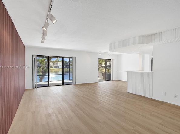 958 Mockingbird Ln 511, Plantation FL 33324