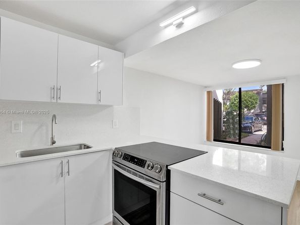 958 Mockingbird Ln 511, Plantation FL 33324