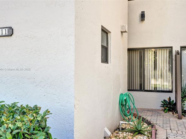 958 Mockingbird Ln 511, Plantation FL 33324