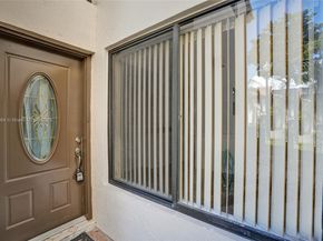 958 Mockingbird Ln 511, Plantation FL 33324