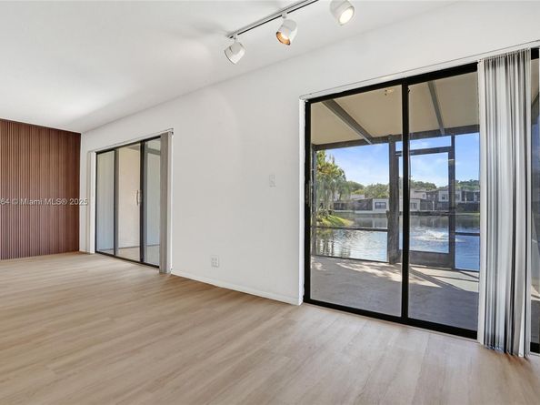 958 Mockingbird Ln 511, Plantation FL 33324