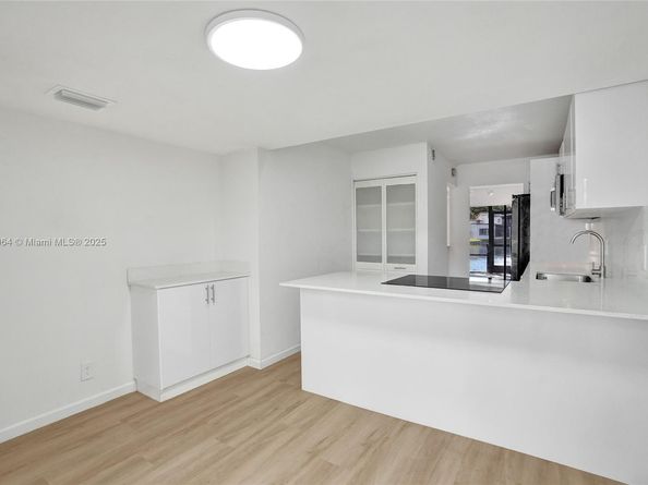 958 Mockingbird Ln 511, Plantation FL 33324