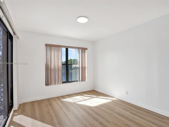 958 Mockingbird Ln 511, Plantation FL 33324