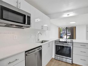 958 Mockingbird Ln 511, Plantation FL 33324