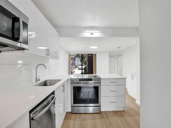 958 Mockingbird Ln 511, Plantation FL 33324