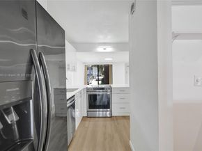 958 Mockingbird Ln 511, Plantation FL 33324