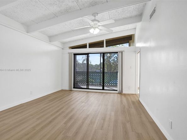 958 Mockingbird Ln 511, Plantation FL 33324