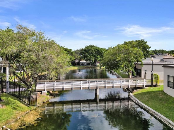 958 Mockingbird Ln 511, Plantation FL 33324