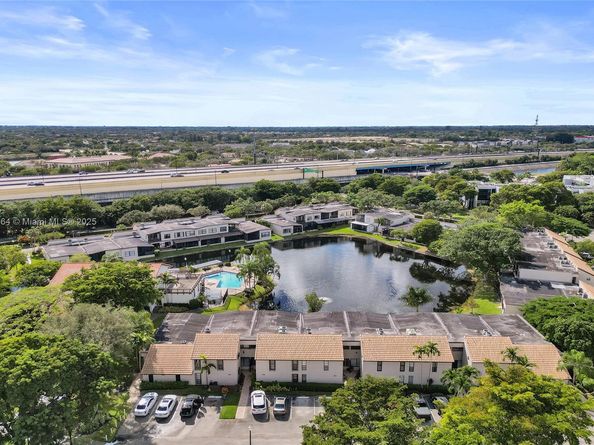 958 Mockingbird Ln 511, Plantation FL 33324