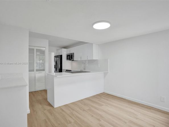 958 Mockingbird Ln 511, Plantation FL 33324