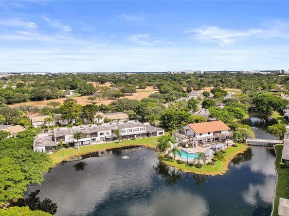 958 Mockingbird Ln 511, Plantation FL 33324