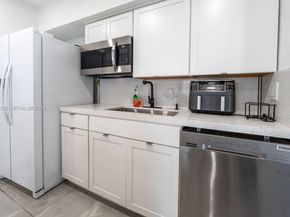 711 85th St, Miami Beach FL 33141