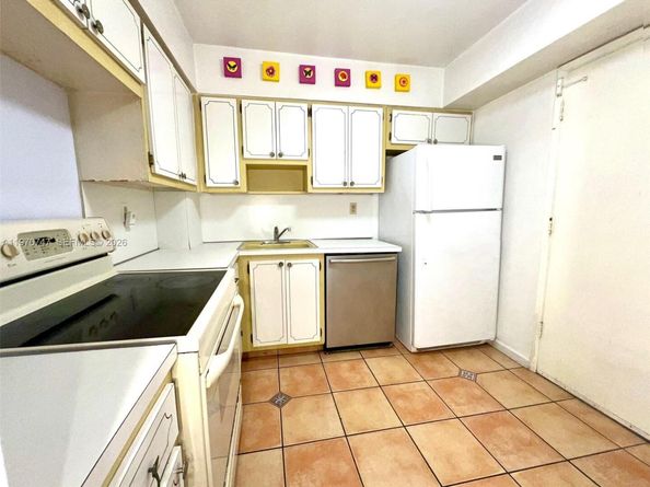 1658 Bay Rd 203, Miami Beach FL 33139