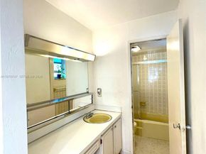 1658 Bay Rd 203, Miami Beach FL 33139