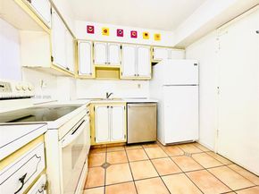 1658 Bay Rd 203, Miami Beach FL 33139