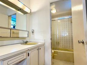 1658 Bay Rd 203, Miami Beach FL 33139