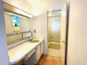 1658 Bay Rd 203, Miami Beach FL 33139