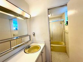 1658 Bay Rd 203, Miami Beach FL 33139