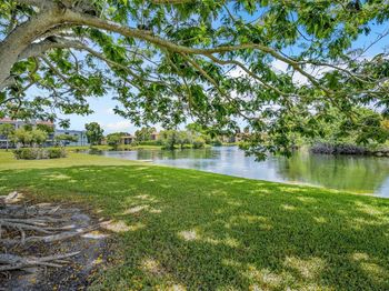 220 Lakeview Dr