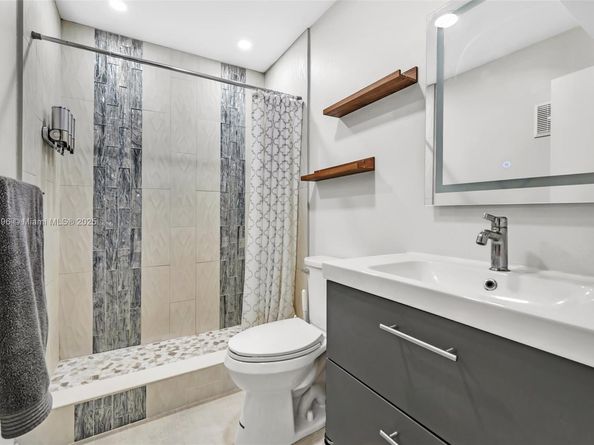 220 Lakeview Dr 308, Weston FL 33326
