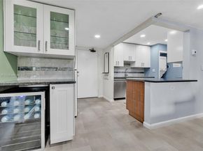 220 Lakeview Dr 308, Weston FL 33326