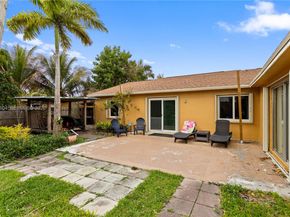 7690 SW 7th Ct, North Lauderdale FL 33068