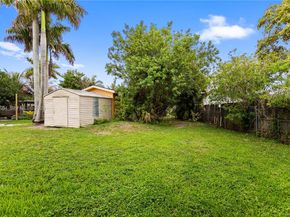 7690 SW 7th Ct, North Lauderdale FL 33068
