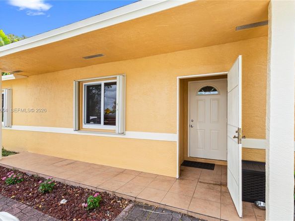 7690 SW 7th Ct, North Lauderdale FL 33068