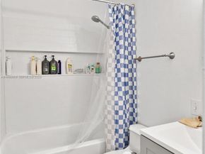 7690 SW 7th Ct, North Lauderdale FL 33068