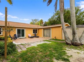 7690 SW 7th Ct, North Lauderdale FL 33068