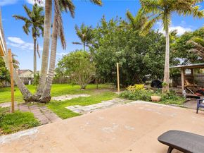 7690 SW 7th Ct, North Lauderdale FL 33068