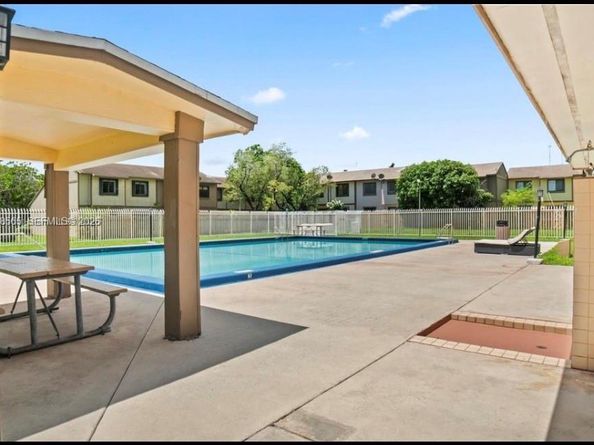 453 NE 210th Ter, Miami FL 33179