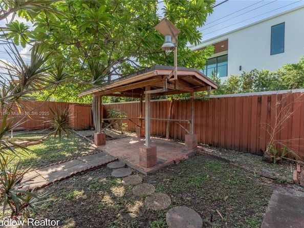 4230 SW 10th St, Miami FL 33134