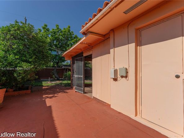 4230 SW 10th St, Miami FL 33134