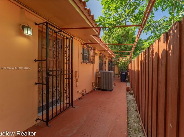 4230 SW 10th St, Miami FL 33134