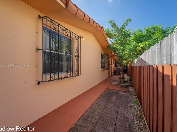 4230 SW 10th St, Miami FL 33134