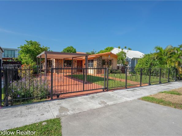 4230 SW 10th St, Miami FL 33134
